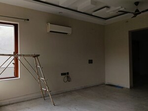 Room in 2 BHK Builder Floor at Sector 15 – for Rent