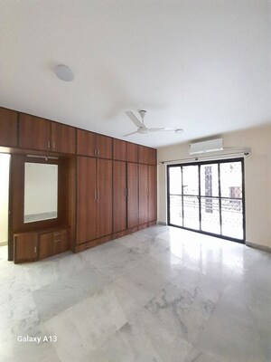 Room in 3 BHK Apartment at The Embassy, Vasanth Nagar – for Rent