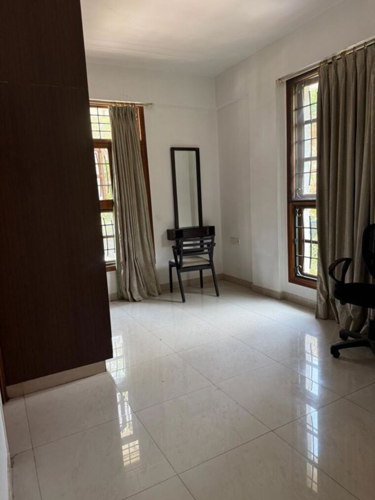 Room, ar-avenue 4 Bedroom 4800 Sq.Ft. Independent House In Indiranagar Bangalore 10424356