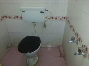 Bathroom in 1 RK Independent House at Rt Nagar – for Rent