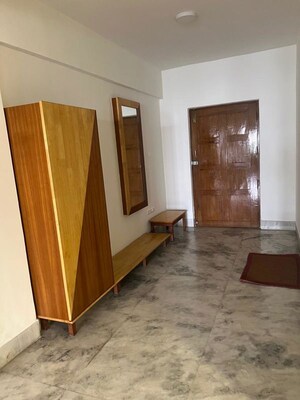 Room in 3 BHK Apartment at Embassy Palace, Cunningham Road – for Rent