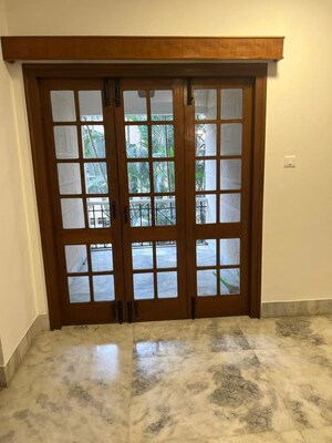 Room in 3 BHK Apartment at Embassy Palace, Cunningham Road – for Rent