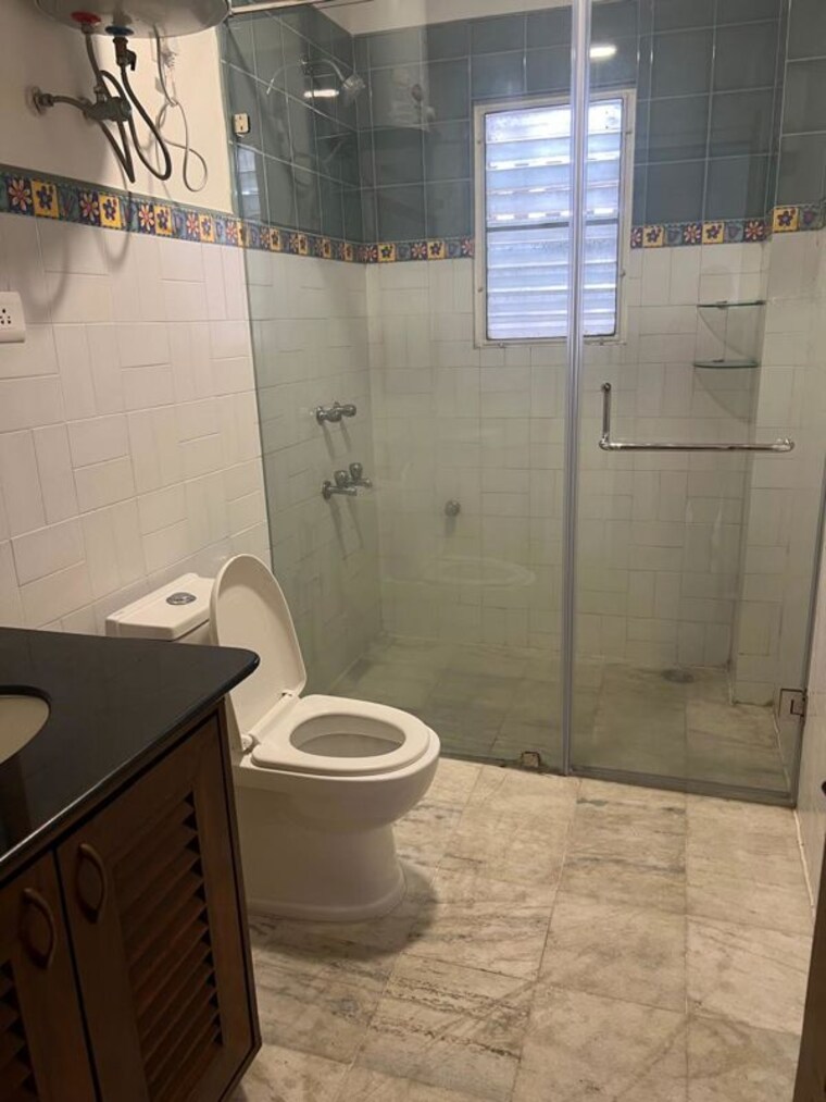 Bathroom, embassy-palace 3 Bedroom 2660 Sq.Ft. Apartment In Cunningham Road Bangalore 10390505