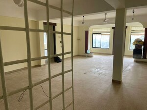 Room in 2.5 BHK Apartment at Churchgate – for Sale