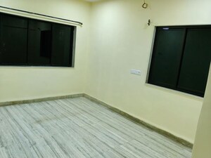 Room in 1 BHK Apartment at Railway Chawl – for Rent