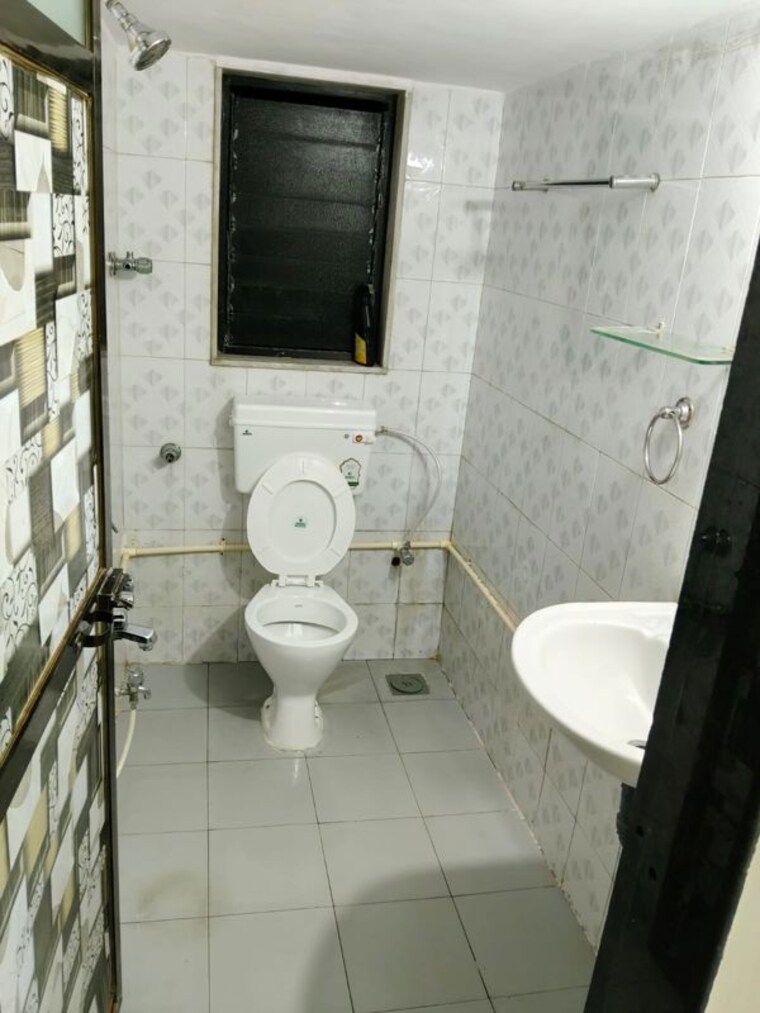 Bathroom, railway chawl 1 Bedroom 400 Sq.Ft. Apartment In Railway Chawl Mumbai 10577146
