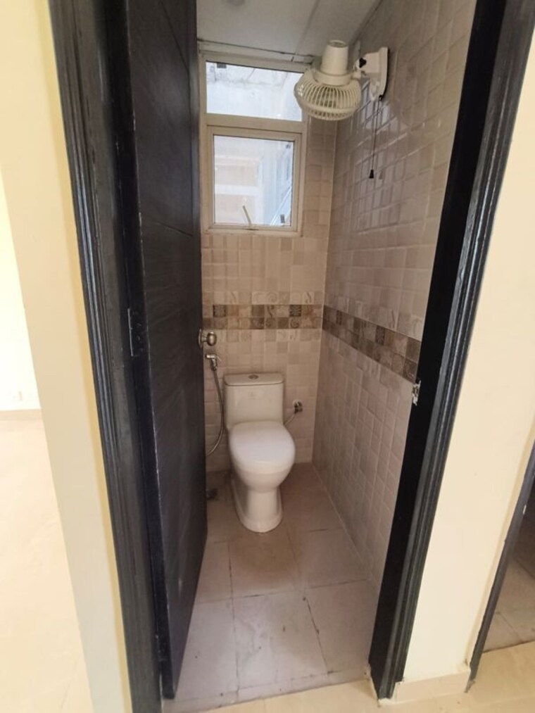 Bathroom, signature-global-park-4-and-5 3 Bedroom 1120 Sq.Ft. Apartment In Sohna Sector 36 Gurgaon 10577187