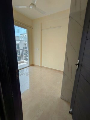 Room in 3 BHK Apartment at Signature Global Park 4 and 5, Sohna Sector 36 – for Rent