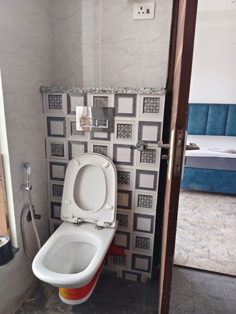 Bathroom, sector 36 2 Bedroom 2000 Sq.Ft. Independent House In Sector 36 Noida 10577196