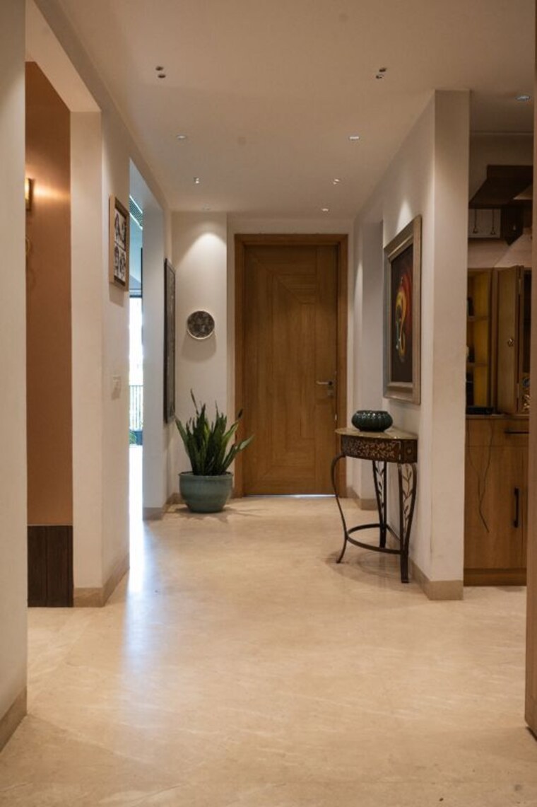 Living Room, dlf-independent-floors 4 Bedroom 500 Sq.Yd. Builder Floor In Dlf City Phase 3 Gurgaon 10577215