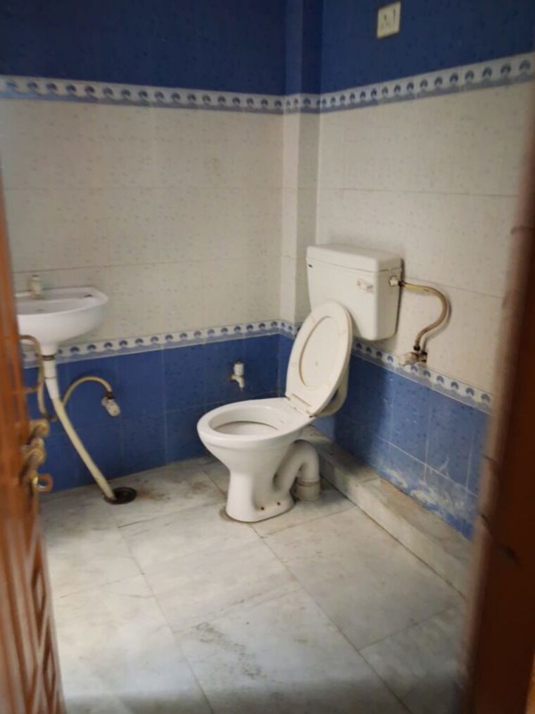 Bathroom, gomti nagar 3 Bedroom 2152 Sq.Ft. Independent House In Gomti Nagar Lucknow 10577246