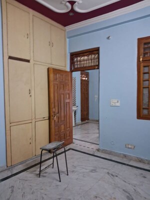 Room in 5 BHK Villa at Gomti Nagar – for Rent