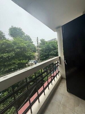 Balcony in 2 BHK Builder Floor at Sector 57 – for Rent