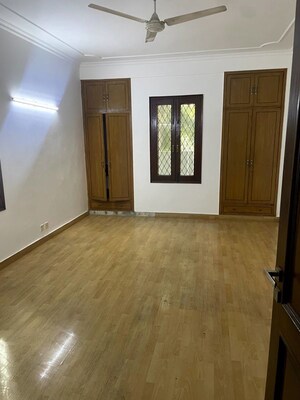 Room in 3 BHK Builder Floor at Greater Kailash I – for Sale