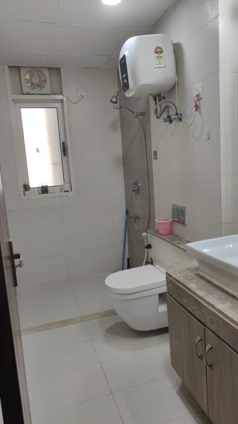 Bathroom, rwa-apartments-sector-47 2 Bedroom 112 Sq.Mt. Builder Floor In Sector 47 Noida 10577272