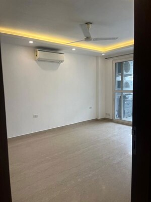 Room in 3 BHK Builder Floor at Sector 43 – for Rent