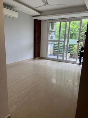 Room in 3 BHK Builder Floor at Sector 43 – for Rent