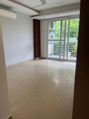 Room in 3 BHK Builder Floor at Sector 43 – for Rent