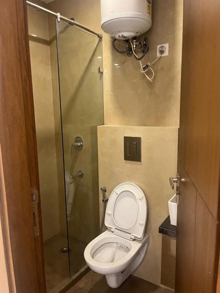 Bathroom, sector 43 3 Bedroom 300 Sq.Yd. Builder Floor In Sector 43 Gurgaon 10577278