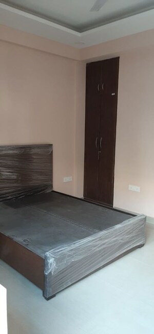 Room in 1 RK Independent House at Sector 14 – for Rent