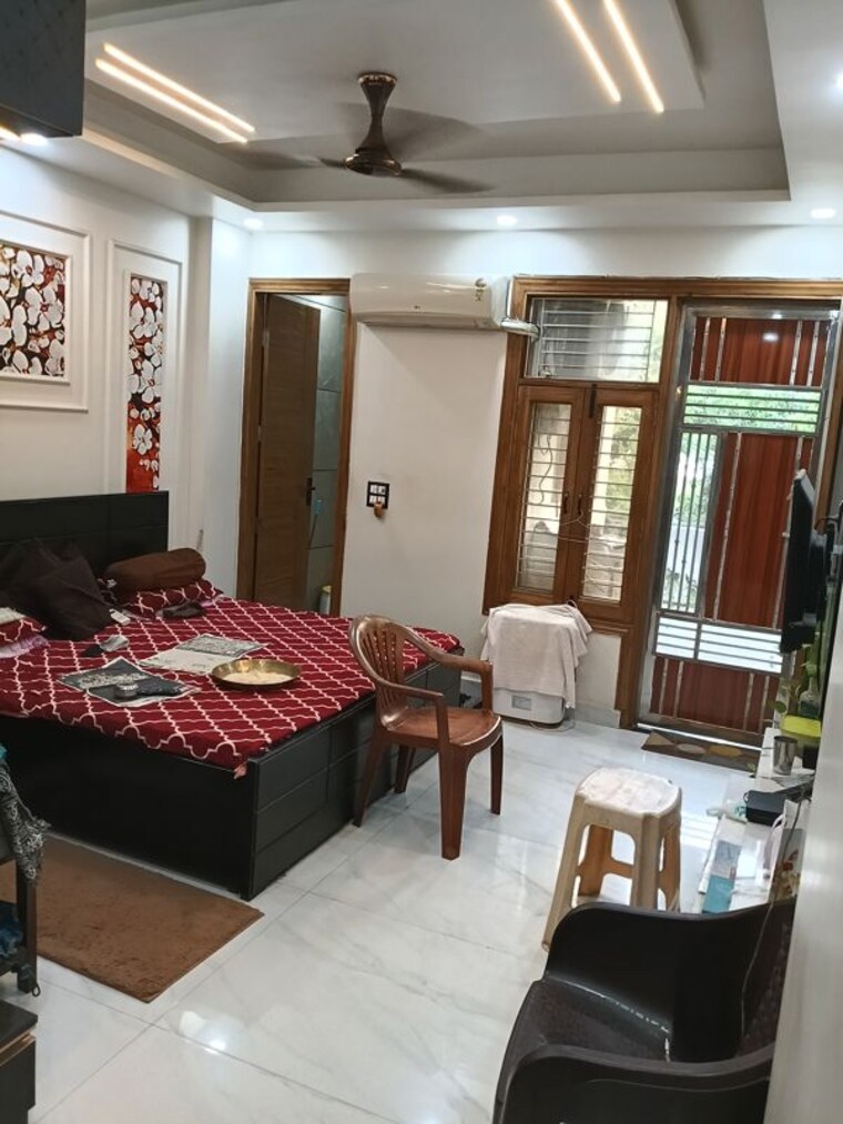 Bedroom, mohan-meekin-society 4 Bedroom 1800 Sq.Ft. Builder Floor In Vasundhara Sector 18 Ghaziabad 10577275
