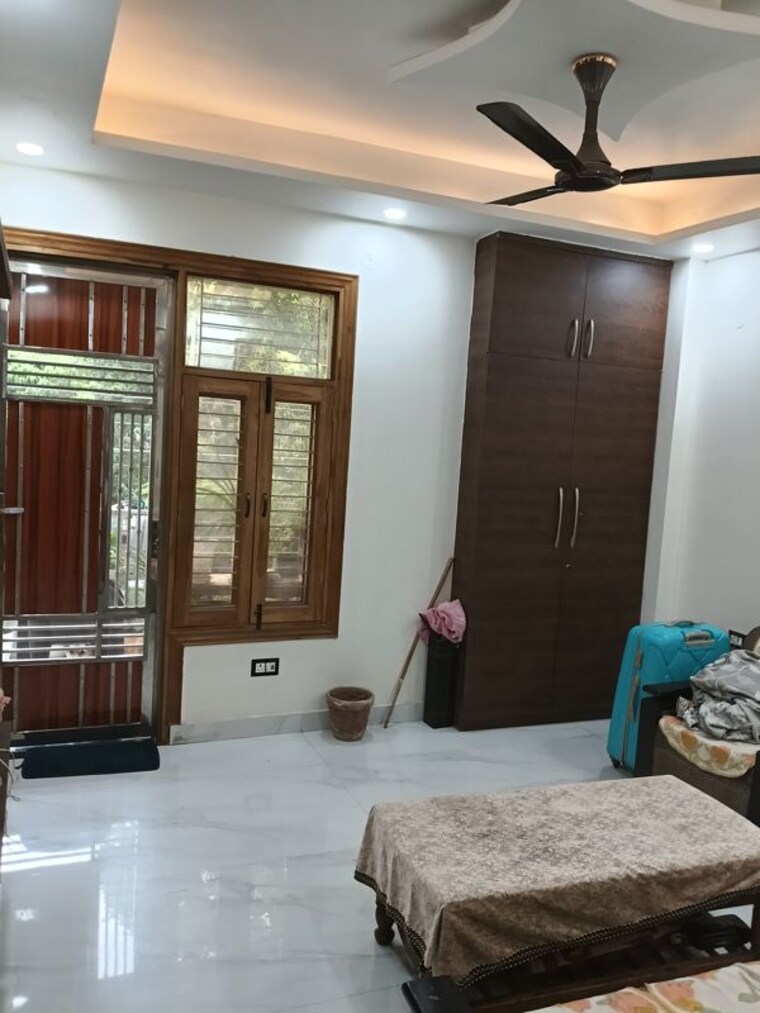 Living Room, mohan-meekin-society 4 Bedroom 1800 Sq.Ft. Builder Floor In Vasundhara Sector 18 Ghaziabad 10577275