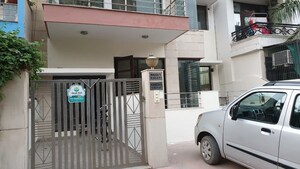 Parking in 1 RK Independent House at Sector 14 – for Rent