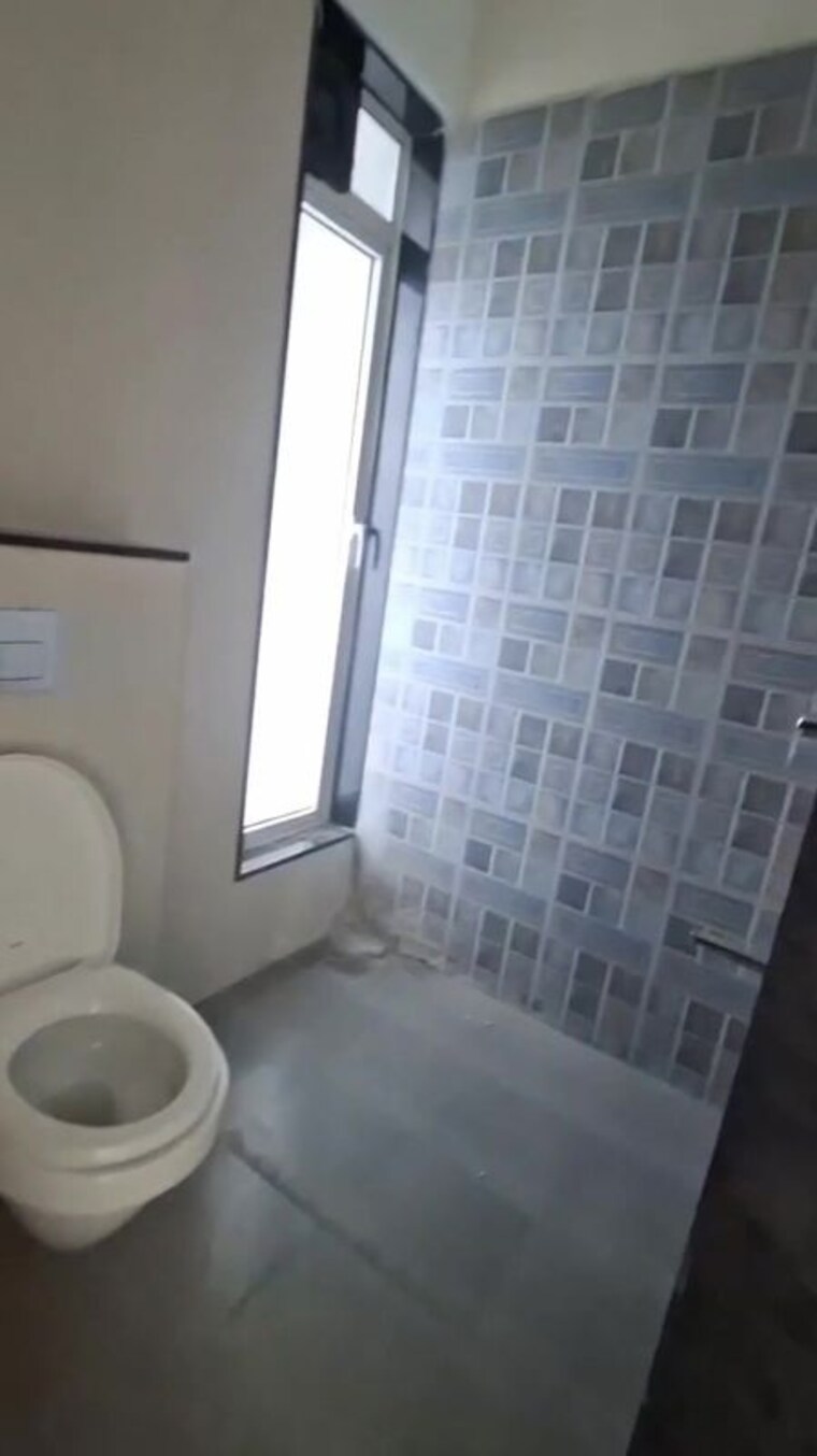 Bathroom, sheth-zuri 3 Bedroom 850 Sq.Ft. Apartment In Laxmi Nagar Thane 10577334