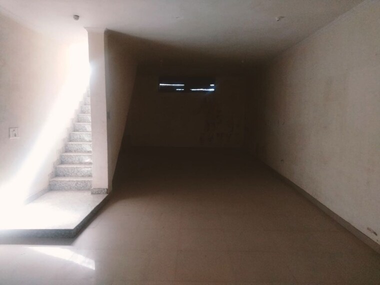 Room, prem-satyam-swastik-apartment Commercial Shop 95 Sq.Yd. In Patiala Road Zirakpur 10577339