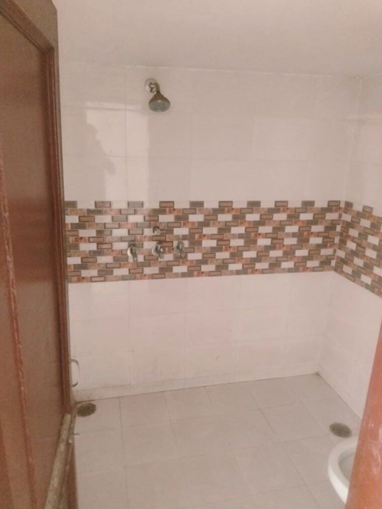 Bathroom, prem-satyam-swastik-apartment Commercial Shop 95 Sq.Yd. In Patiala Road Zirakpur 10577339
