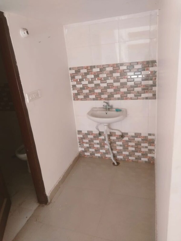 undefined, prem-satyam-swastik-apartment Commercial Shop 95 Sq.Yd. In Patiala Road Zirakpur 10577339