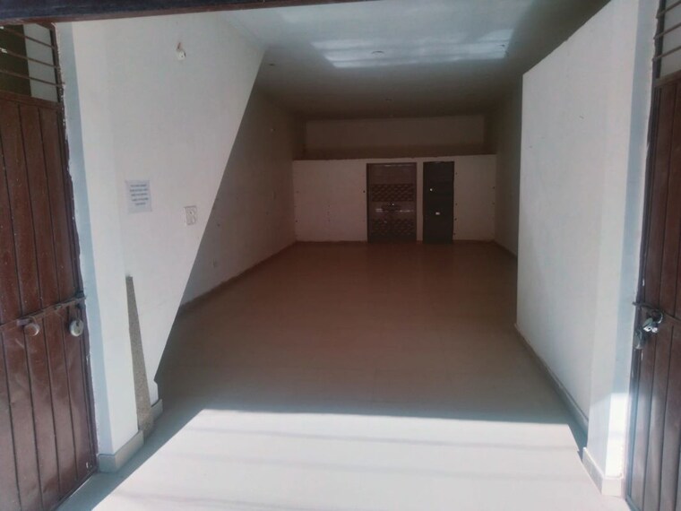 Room, prem-satyam-swastik-apartment Commercial Shop 95 Sq.Yd. In Patiala Road Zirakpur 10577339