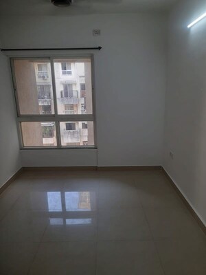 Room in 1 BHK Apartment at DB Orchid Ozone, Dahisar East – for Rent