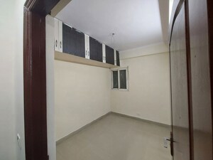 Room in 2.5 BHK Apartment at Saviour Park, Mohan Nagar – for Rent
