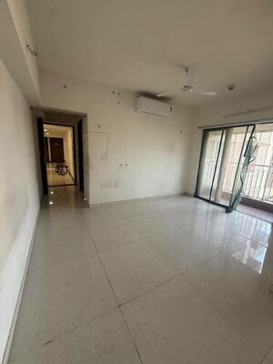 2 BHK Apartment For Rent in Lodha Amara, Kolshet Road