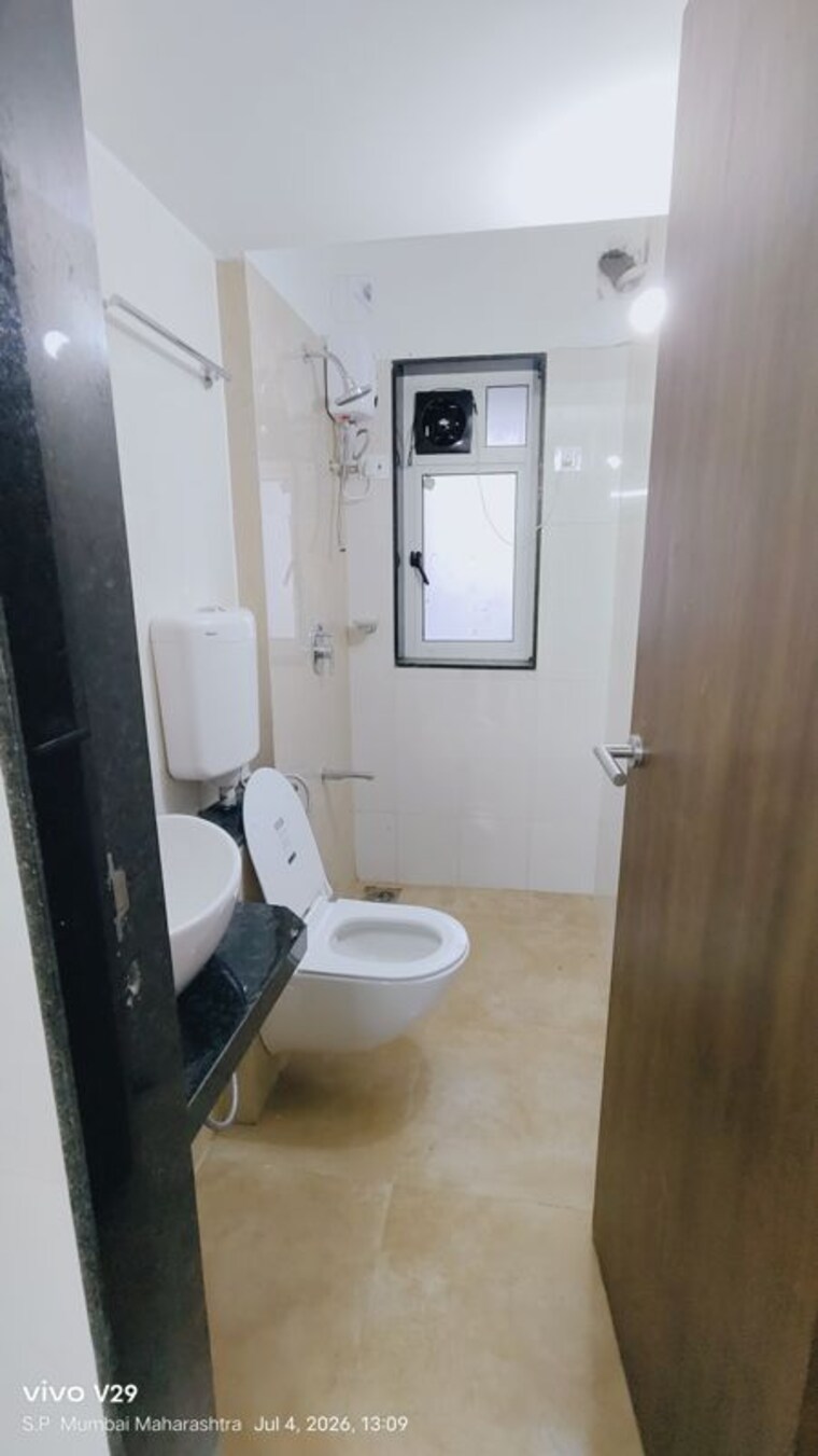 Bathroom, worli 2 Bedroom 600 Sq.Yd. Apartment In Worli Mumbai 10577392