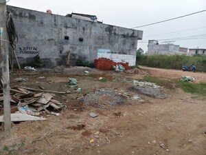  Plot For Sale in Jankipuram Extension
