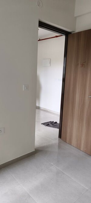 Room in 1 BHK Apartment at Piramal Vaikunth, Balkum Pada – for Rent