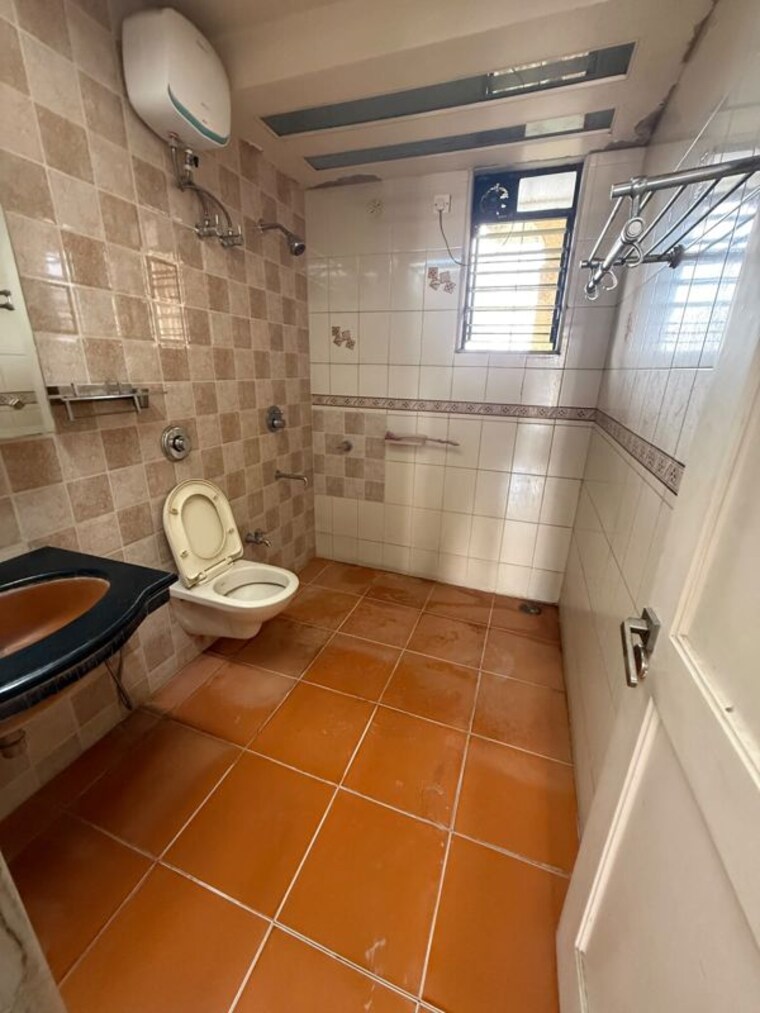 Bathroom, vijay-wimbledon-park 4 Bedroom 1500 Sq.Ft. Apartment In Vartak Nagar Thane 10577458