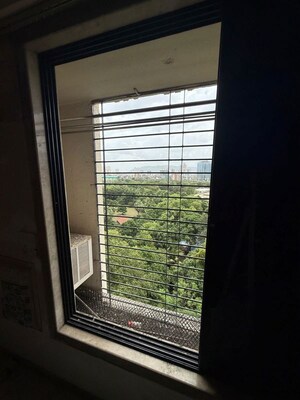 Room in 4 BHK Apartment at Vijay Wimbledon Park, Vartak Nagar – for Rent