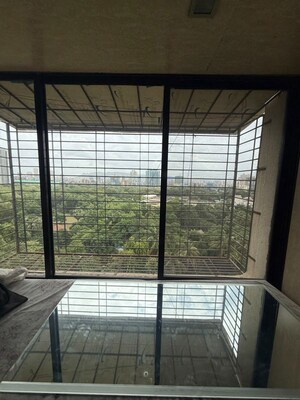 Room in 4 BHK Apartment at Vijay Wimbledon Park, Vartak Nagar – for Rent