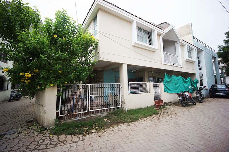 Exterior View, satellite 4 Bedroom 235 Sq.Yd. Independent House In Satellite Ahmedabad 10577464