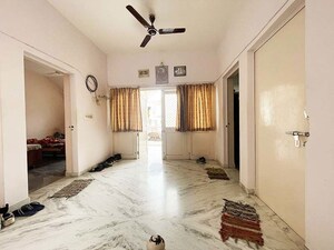 Room in 4 BHK Independent House at Satellite – for Sale