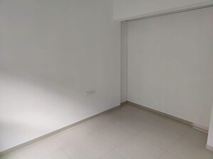 Room in 2 BHK Apartment at Kalpataru Immensa, Kolshet Road – for Sale