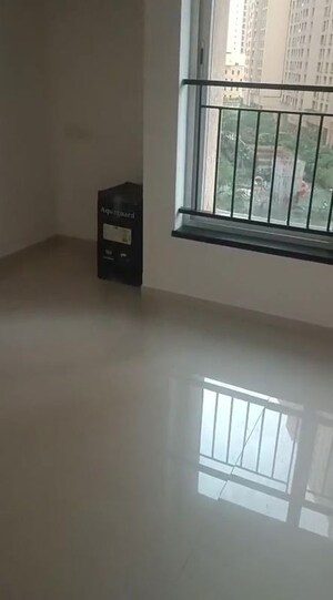 Room in 2 BHK Apartment at Rustomjee Urbania Azziano, Thane West – for Rent