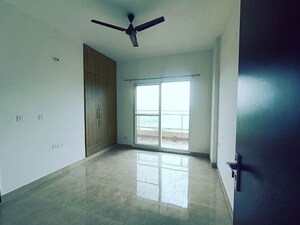 3 BHK Apartment For Rent in Amrapali Riverview, Amrapali Leisure Valley