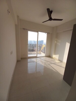 Room in 2 BHK Apartment at Signature Global The Millennia, Sector 37d – for Rent