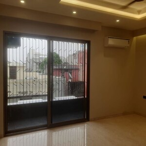 Room in 3 BHK Builder Floor at Greater Kailash ii – for Rent