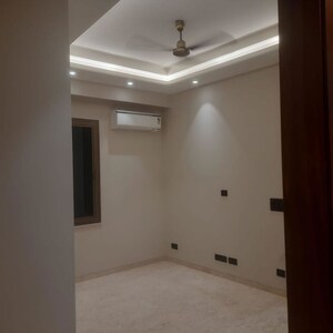 Room in 3 BHK Builder Floor at Greater Kailash ii – for Rent