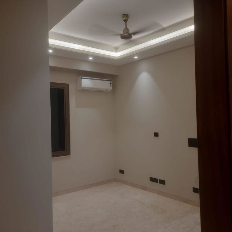 Room, greater kailash ii 3 Bedroom 250 Sq.Yd. Builder Floor In Greater Kailash ii Delhi 10577481